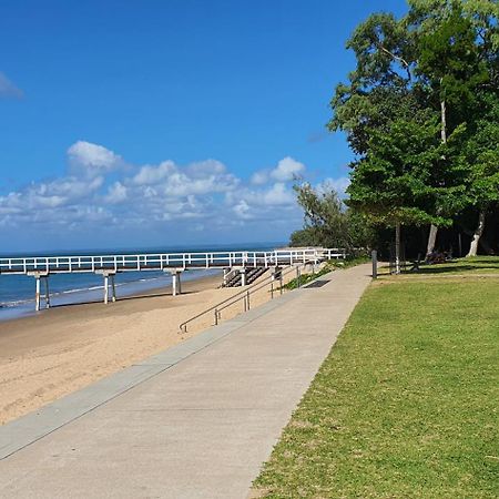 Villa Venezia Apt 3 - Spacious Hervey Bay Beachfront Apartment Экстерьер фото